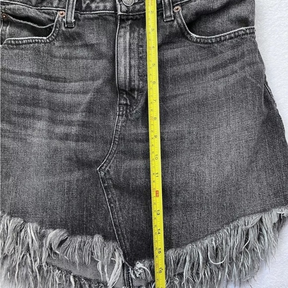 Free People We The Free Bailey Denim Mini Skirt Size 28 Gray Raw Frayed Hem Boho - Picture 11 of 11